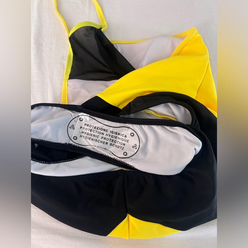 Sporty swim Black & Yellow Halter top style 1 piece one piece swimsuit. Large L - Picture 6 of 9